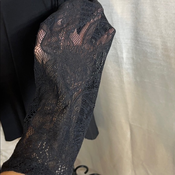 Nygard laced arm long sleeve top - Picture 2 of 7